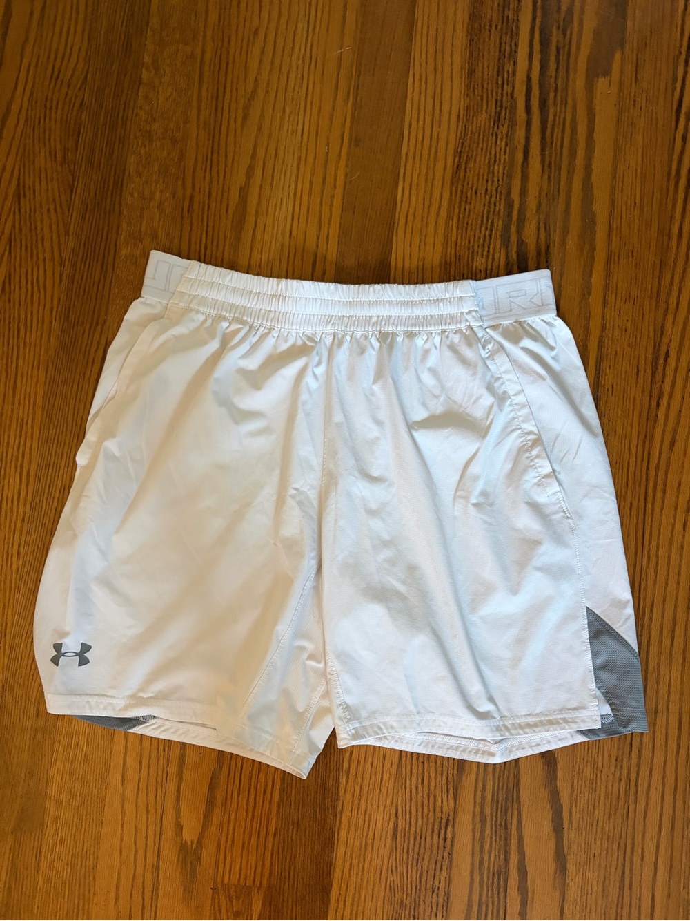 Under Armour Men's XL White Athletic Training Shorts